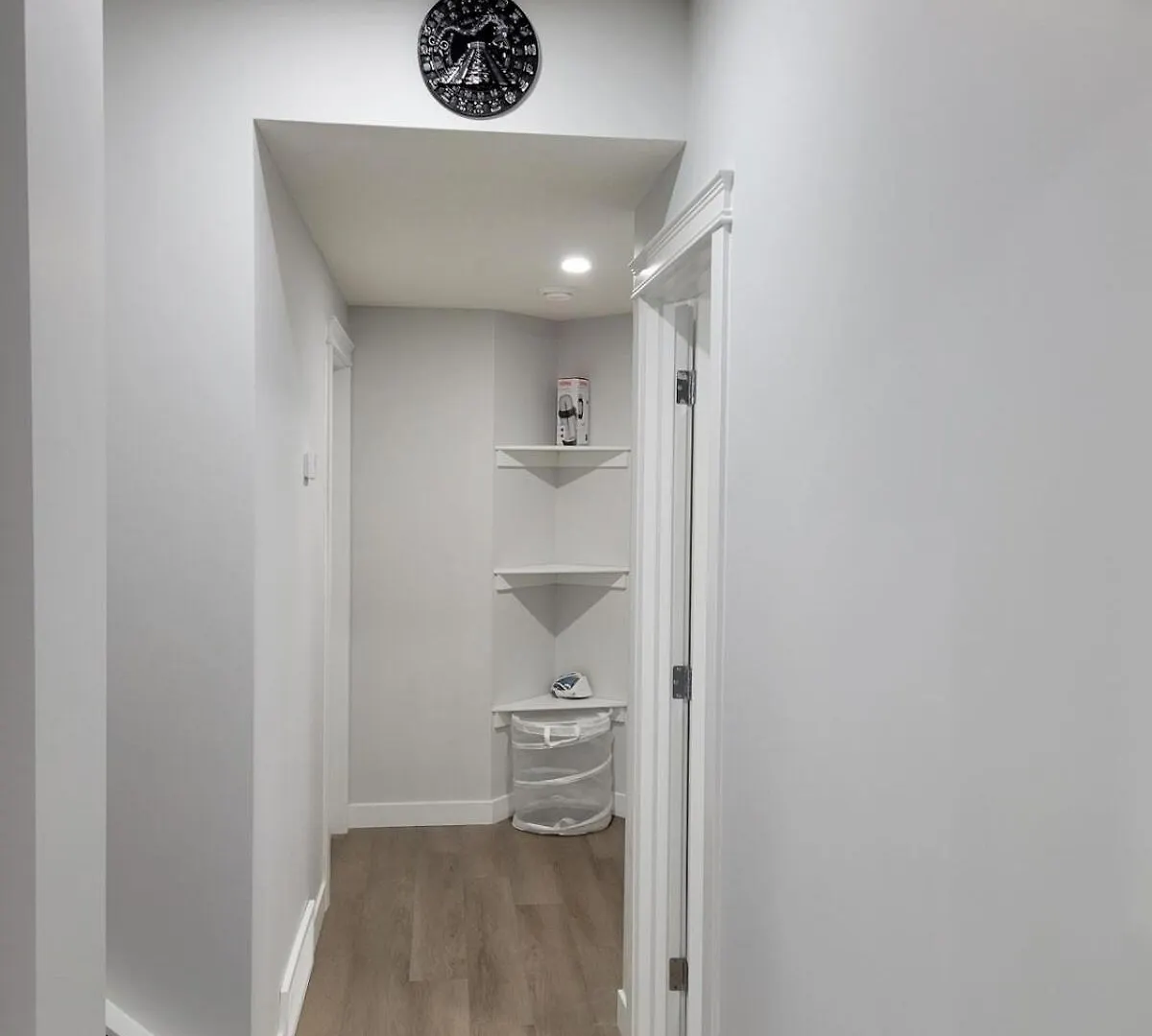 Cozy And Modern Suite - Your Home Away From Home! Calgary Apartment