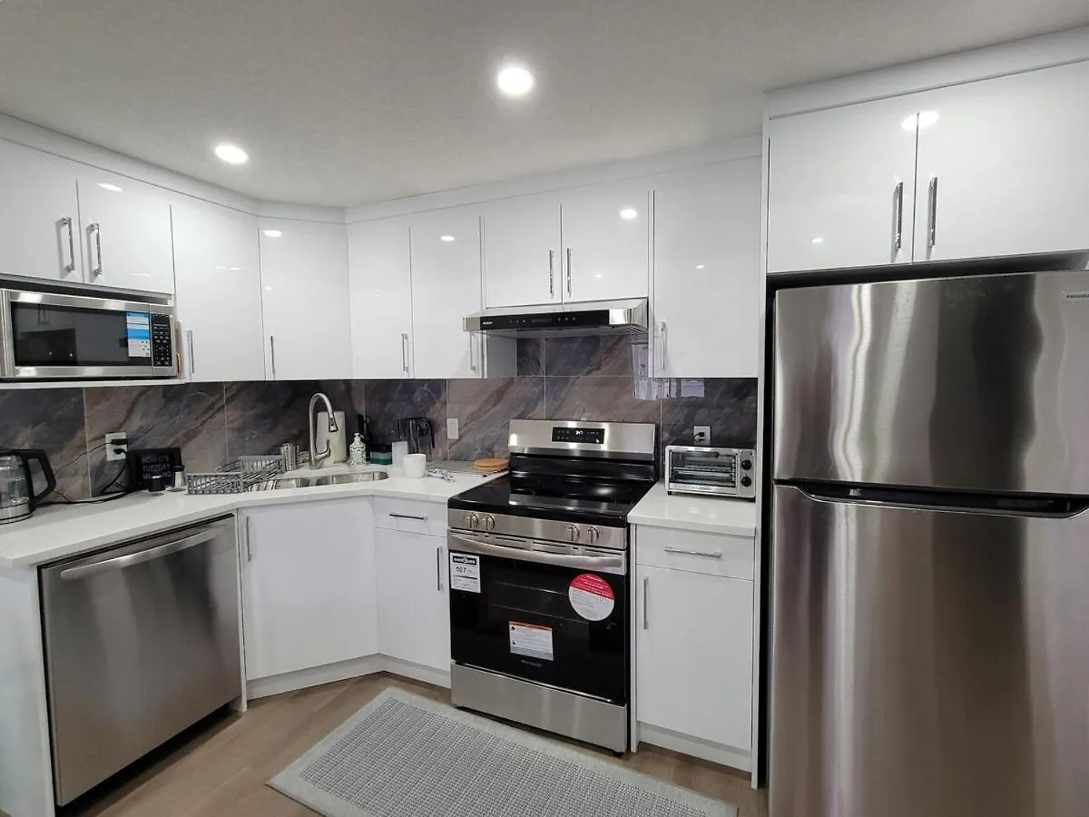 Cozy And Modern Suite - Your Home Away From Home! Calgary