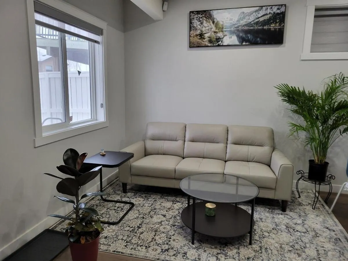 Cozy And Modern Suite - Your Home Away From Home! YYC Apartment